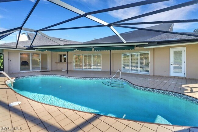 Building Photo - 449 Cypress Way E