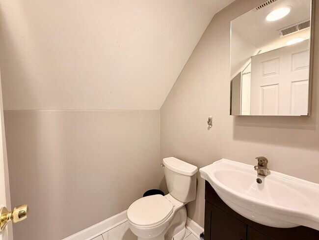 Building Photo - 2608 W Fullerton Ave