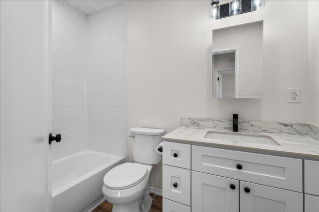 Building Photo - Updated Winnetka 3-Bedroom with Backyard and Detached Garage