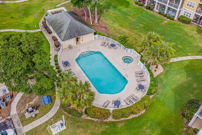 Building Photo - 601 N Hillside Dr