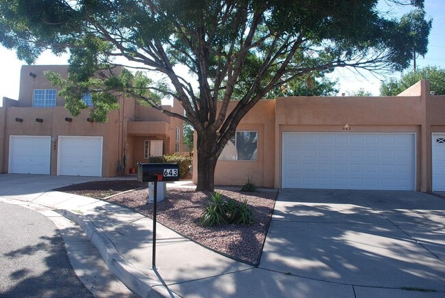 Building Photo - 643 Reeves Pl SW