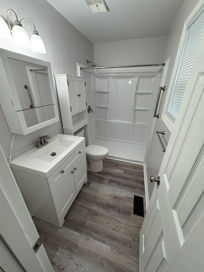 Building Photo - 3 bed & 2 bath in Saks! 1/2 off first months rent!