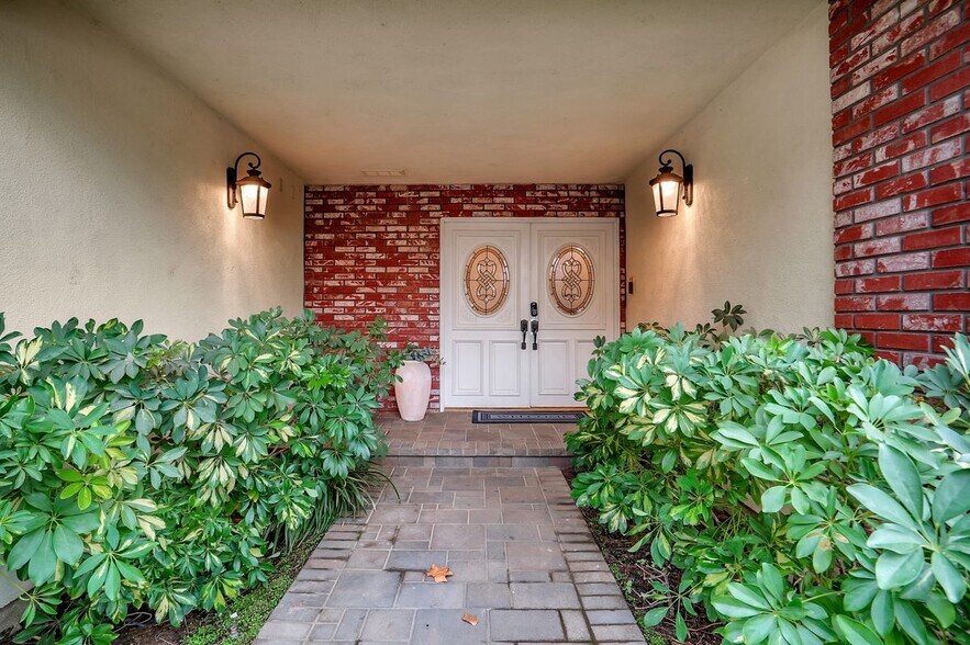 Building Photo - 23022 Peacock Ct