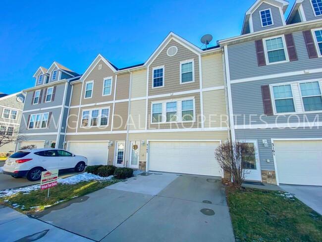 Primary Photo - 2 Bedroom, 2 Bath Townhome in Ankeny