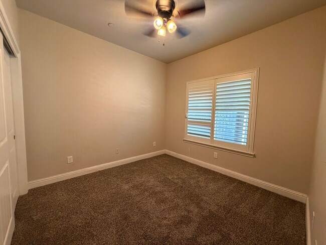 Building Photo - 2710 Orange Tree Dr