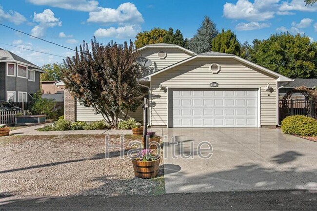 Building Photo - 2160 Dora Ln