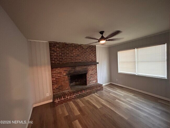 Building Photo - 1648 Loyola Dr N