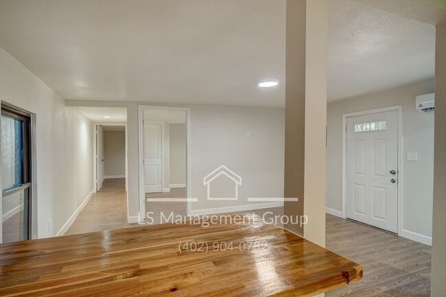 Building Photo - 609 Taft Blvd