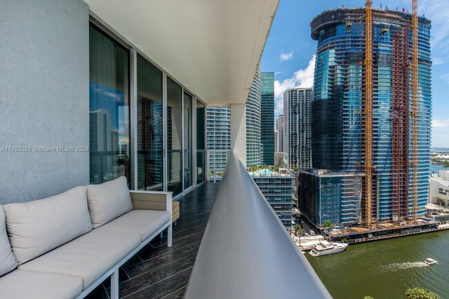 Building Photo - 485 Brickell Ave