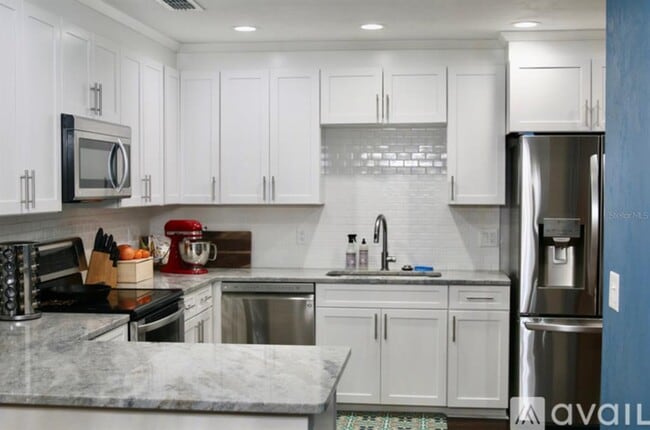 Building Photo - 9947 SW 54th Ln