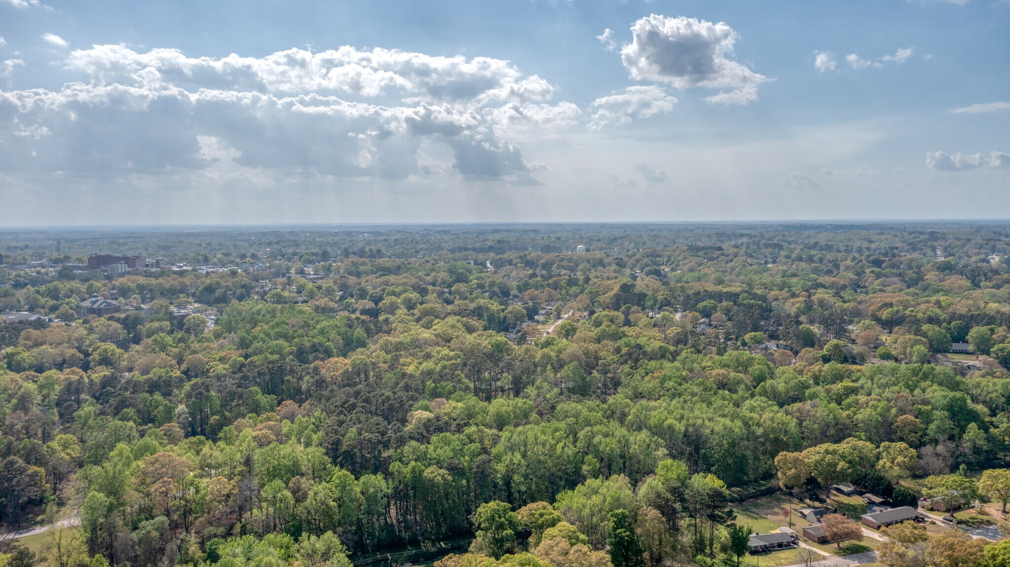 Building Photo - 1416 Hilltop Dr