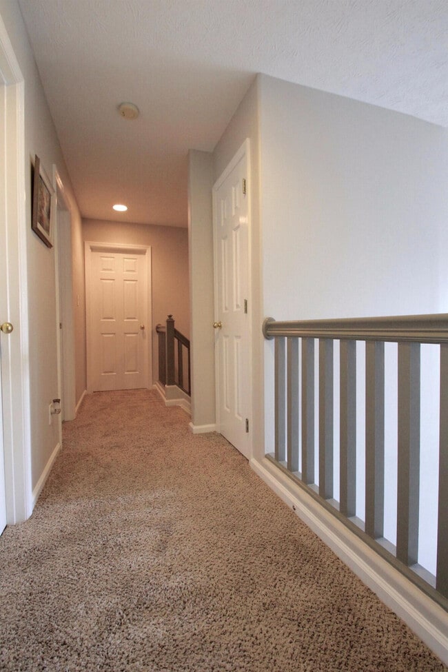 Building Photo - 897 Henderson Dr