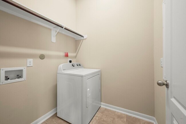 Building Photo - 3835 Raintree Village Dr
