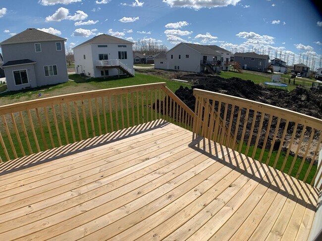 Building Photo - 4 Bed 3 Bath Single Family Home
