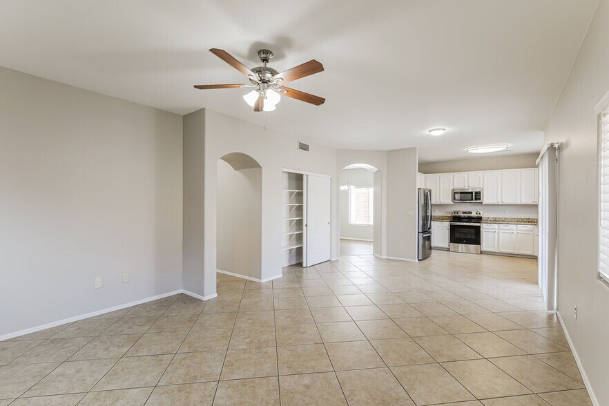 Building Photo - 2247 E Calle Gran Desierto