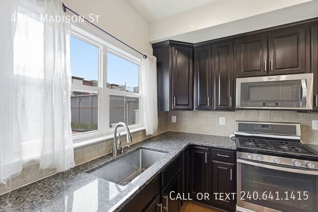 Building Photo - 4507 Madison St