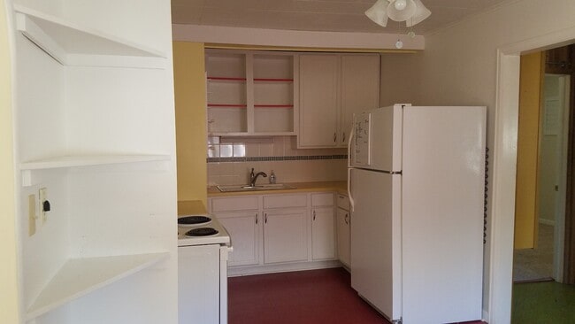 Building Photo - 2 bedroom 1 bath