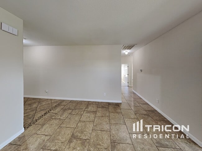 Building Photo - 705 Barkridge Trail