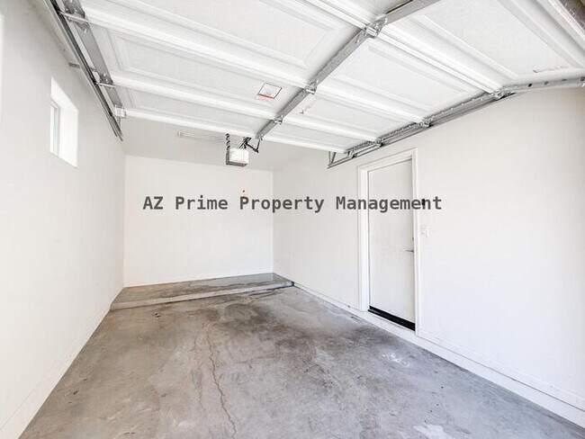 Building Photo - 1741 W Pollack St
