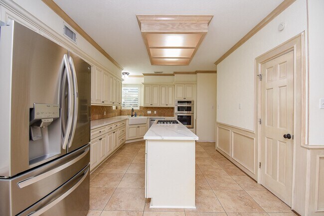 Building Photo - 8315 Mentmore Dr