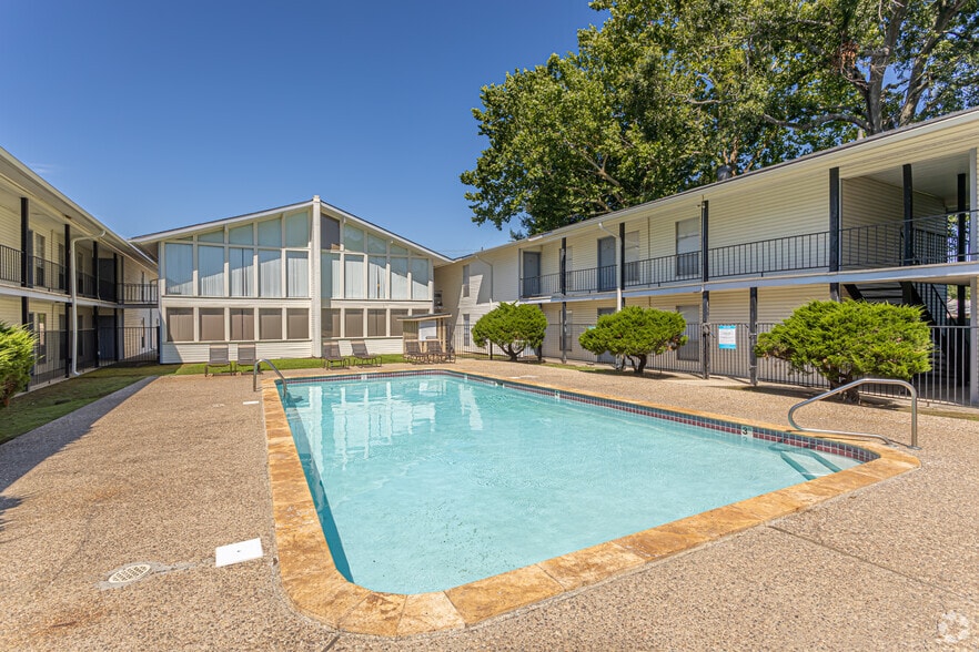 Pool - Whispering Oaks Apartments