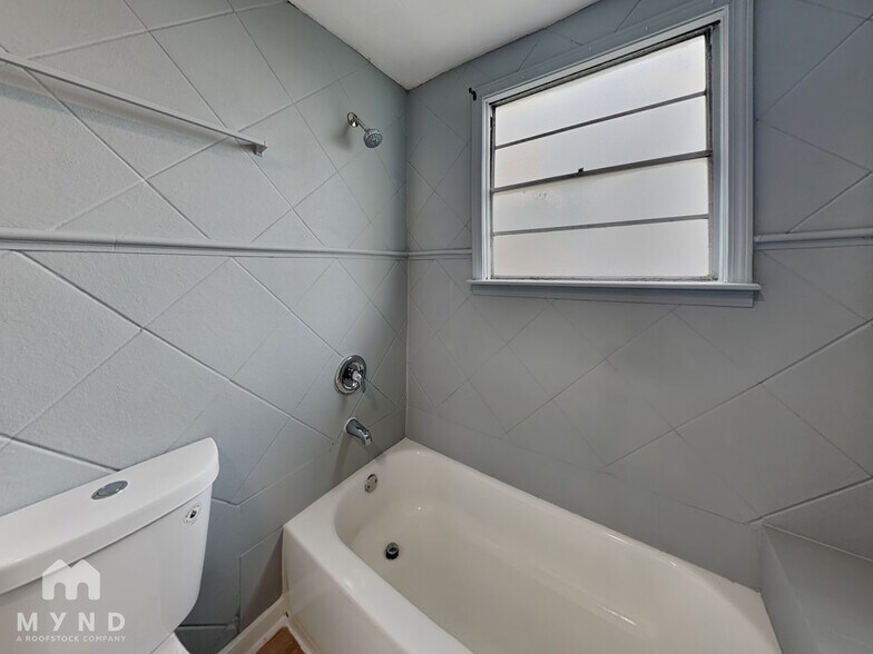 Building Photo - 2184 W 45th St