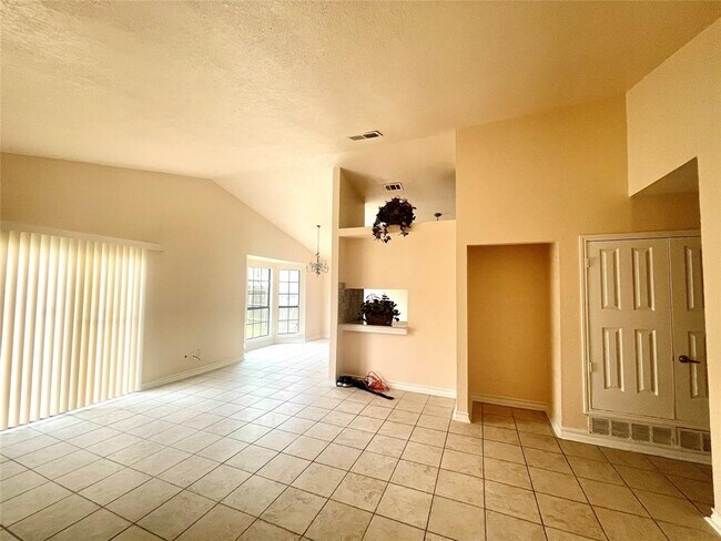 Building Photo - 8223 Woodland Willows Dr