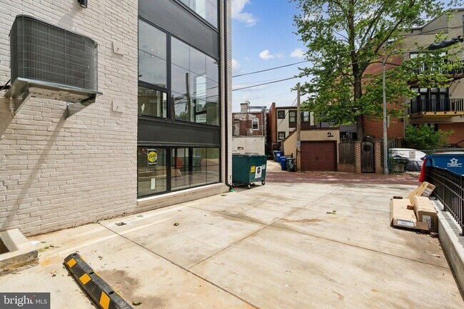 Building Photo - 23 Logan Cir NW