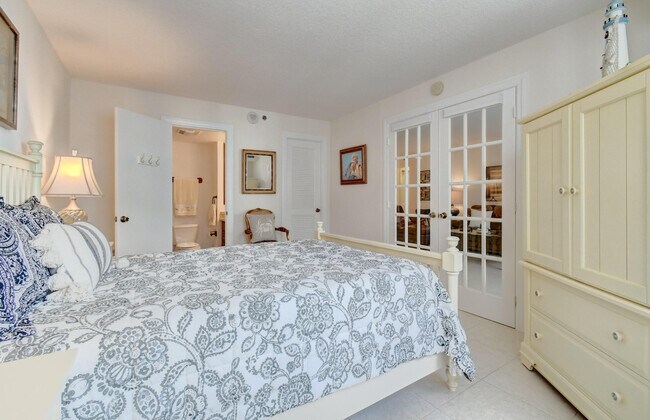 Building Photo - 3221 S Ocean Blvd