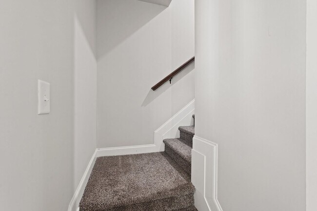 Building Photo - 508 Potter Stone Square