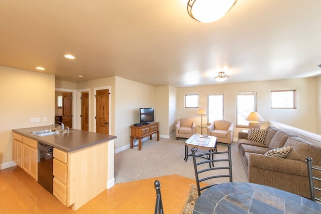 Building Photo - 627 N Bridge Dr