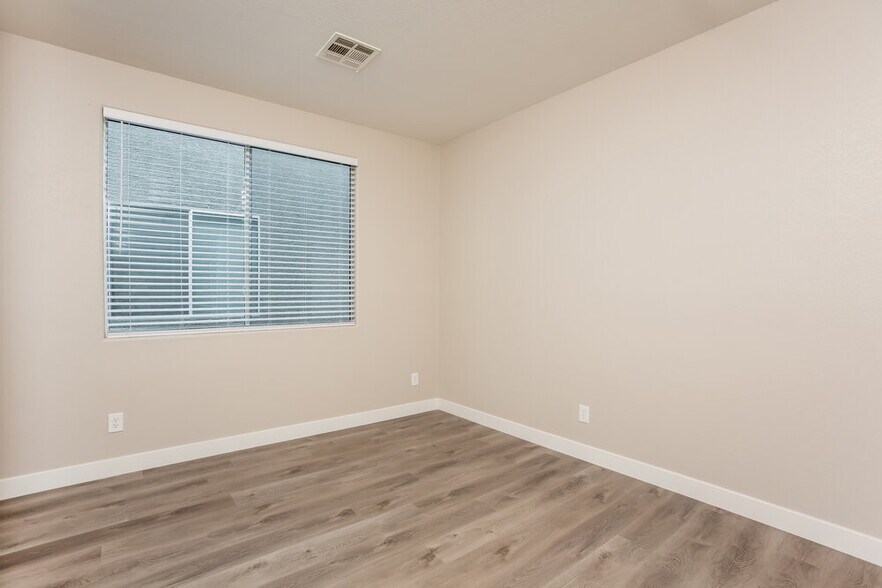 Building Photo - 6369 Azurelyn Ave