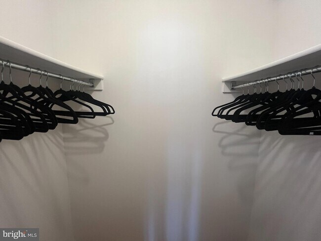 Building Photo - 1600 N Oak St