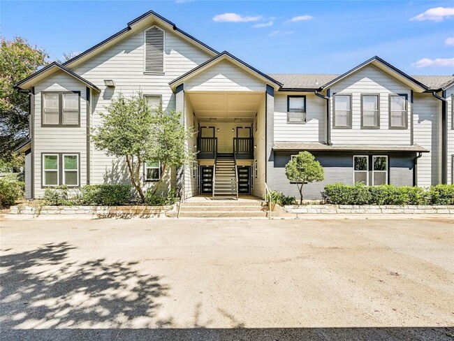 Building Photo - 903 Romeria Dr