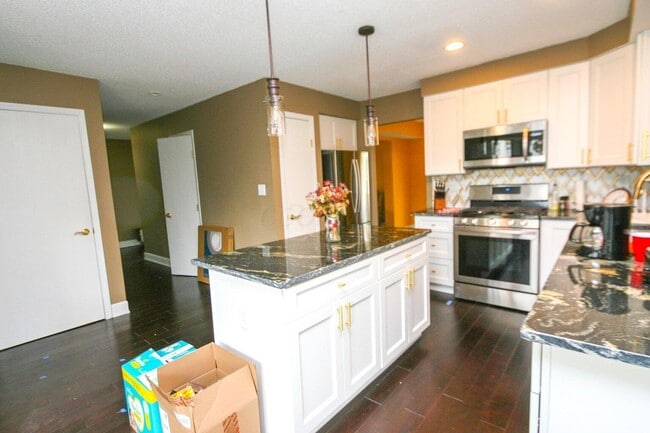 Building Photo - 1310 Abbeyhill Dr