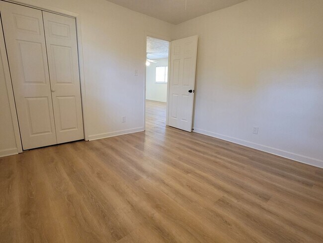 Building Photo - 2BD 1BA Home (Newly Renovated, Yardcare In...