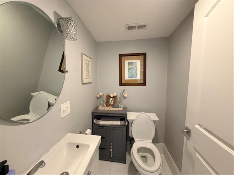 Building Photo - 3 Village St