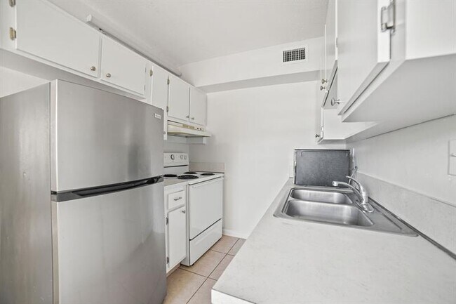 Building Photo - 461 Sunshine Dr