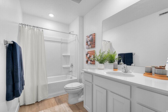 Building Photo - NEW TOWNHOME READY TO MOVE IN!