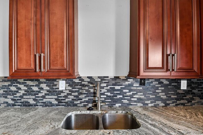 Building Photo - 1104 4th St