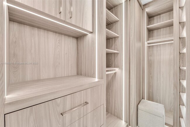 Building Photo - 480 NE 31st St