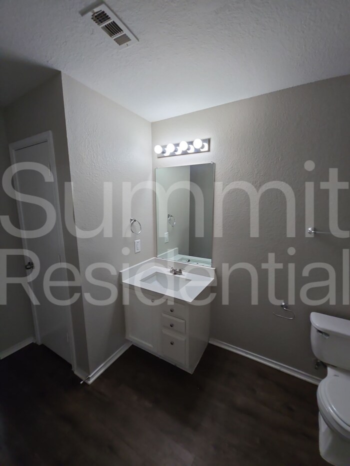 Building Photo - 120 Beech Dr