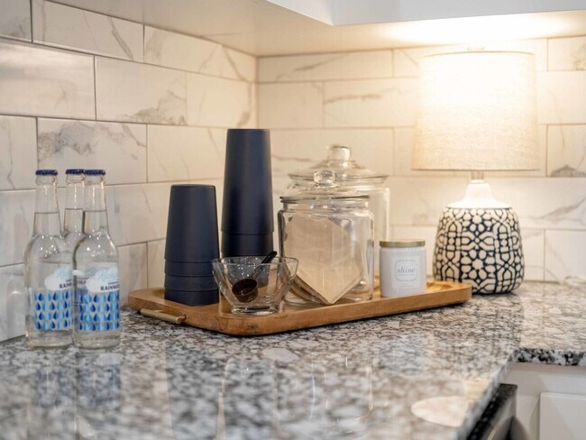 Building Photo - 201 N Dogwood St