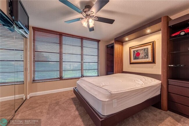 Building Photo - 3850 Oaks Clubhouse Dr