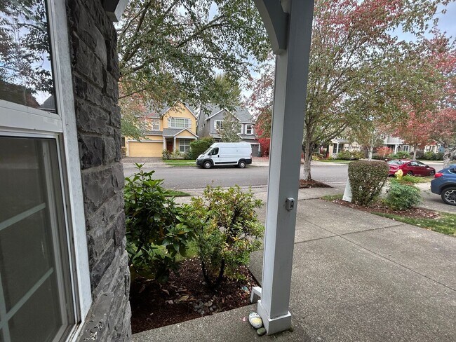 Building Photo - Spacious 4 Bedroom (plus den), 3 Bath Home...