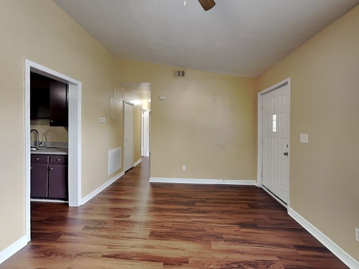 Building Photo - 1737 Ave C NE