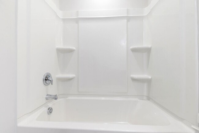 Building Photo - Move-In Ready 4-Bedroom Townhome in Rosedale!