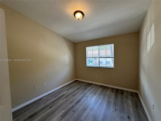 Building Photo - 1261 SE 31st Ct