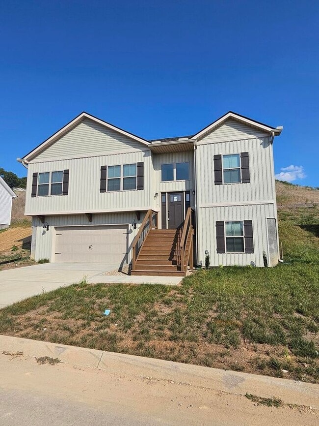 Building Photo - Modern Home in Karns – Washer & Dryer Incl...