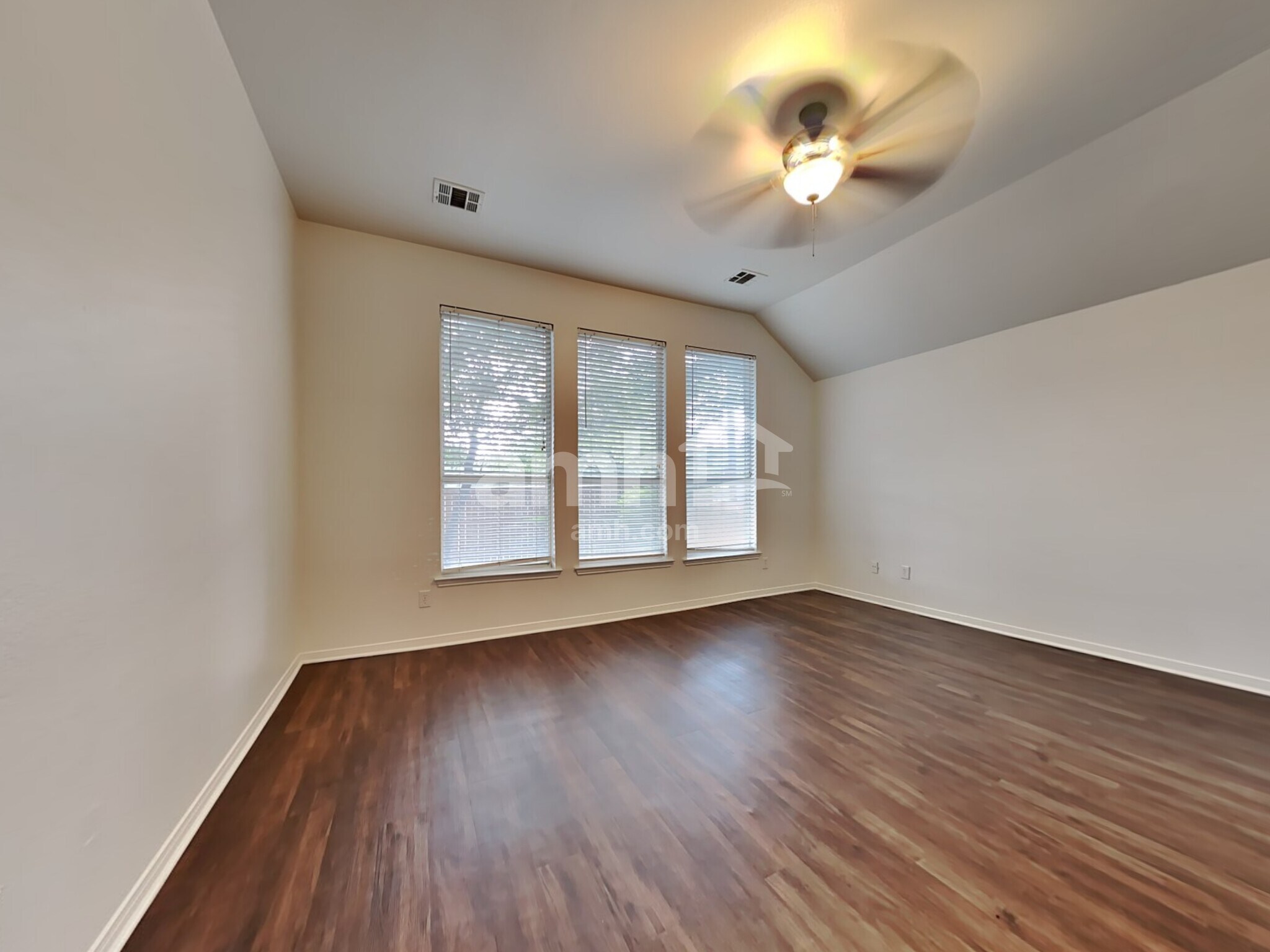 Building Photo - 1304 Carriage Ln